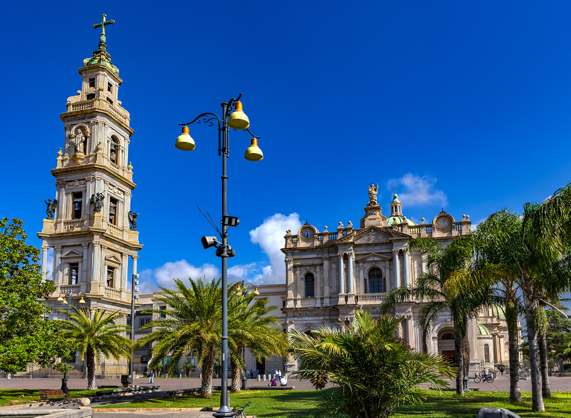 Vương cung thánh đường Đức Mẹ Mân Côi Pompeii